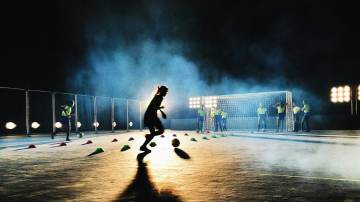 梅西世界杯戴帽封神，38岁刷新多项历史纪录（配图示意）